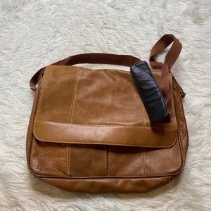Wilsons Leather Mens Rugged Leather Messenger Cross body Bag Cognac